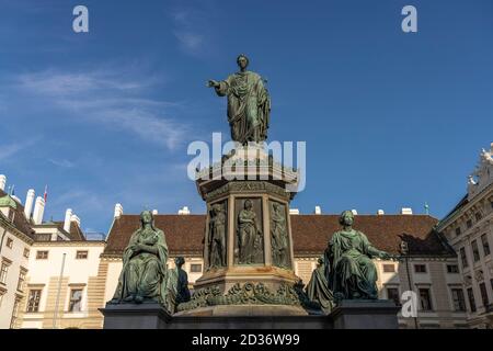 Das Kaiser-Franz-Denkmal am Inneren Burgplatz / in der Burg der Hofburg in Wien, Österreich, Europa Denkmal für Kaiser Franz I., Innerer Burghof Sq Stockfoto