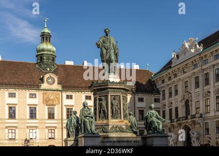 Das Kaiser-Franz-Denkmal am Inneren Burgplatz / in der Burg der Hofburg in Wien, Österreich, Europa Denkmal für Kaiser Franz I., Innerer Burghof Sq Stockfoto