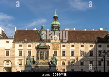 Das Kaiser-Franz-Denkmal am Inneren Burgplatz / in der Burg der Hofburg in Wien, Österreich, Europa Denkmal für Kaiser Franz I., Innerer Burghof Sq Stockfoto