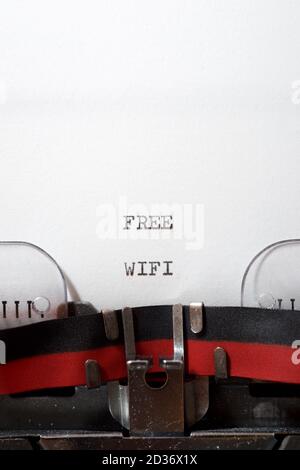 Kostenlose WiFi-Phrase mit Schreibmaschine geschrieben. Stockfoto