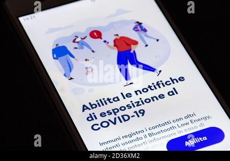 Stop Covid, Immuni App, offizielle COVID-19 oder Coronavirus Kontakt Tracing App für Italien, italienische Regierung die Exposition Benachrichtigung Lösung, herunterladen Stockfoto