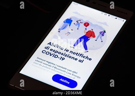 Stop Covid, Immuni App, offizielle COVID-19 oder Coronavirus Kontakt Tracing App für Italien, italienische Regierung die Exposition Benachrichtigung Lösung, herunterladen Stockfoto