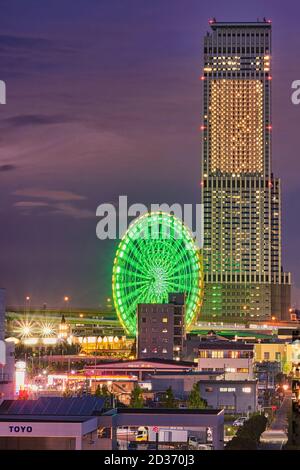 Osaka / Japan - 27. September 2017: Das Rinku Gate Tower Building Wolkenkratzer, das dritthöchste Gebäude in Japan, befindet sich in Rinku Town, Izumisano, Osaka Stockfoto