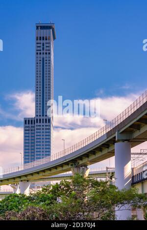 Osaka / Japan - 5. Oktober 2017: Rinku Gate Tower Building Wolkenkratzer, das dritthöchste Gebäude in Japan, befindet sich in Rinku Town, Izumisano, Osaka, J Stockfoto