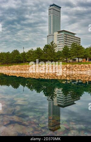 Osaka / Japan - 30. September 2017: Das Rinku Gate Tower Building Wolkenkratzer, das dritthöchste Gebäude in Japan, befindet sich in Rinku Town, Izumisano, Osaka Stockfoto