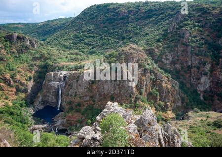 Landschaft von Los Arribes del Duero, Spanien. Der Fluss bildet die Grenze zwischen Spanien und Portugal. Stockfoto