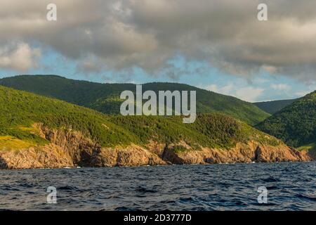 Blick auf die Westküste von Cape Breton Island nahe Pleasant Bay, Nova Scotia, Kanada. Stockfoto