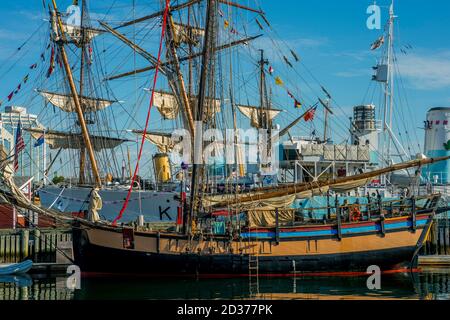 Hohe Schiffe dockten im Hafen in Halifax, Nova Scotia, Kanada. Stockfoto