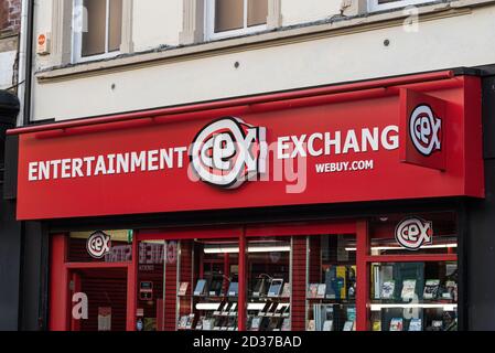 Derry, Nordirland - 27. September 2020: Das Schild für den CEX-Laden in Derry. Stockfoto