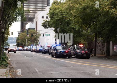 Seattle, USA. September 2020. Polizei verfolgt Demonstranten in der Innenstadt spät in den Tag während einer Solidarität mit Demonstranten auf der ganzen Welt märz. Stockfoto