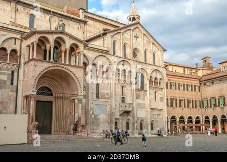 Palazzo Communale und der Dom an der Piazza Grande in Modena, Mittelitalien Stockfoto