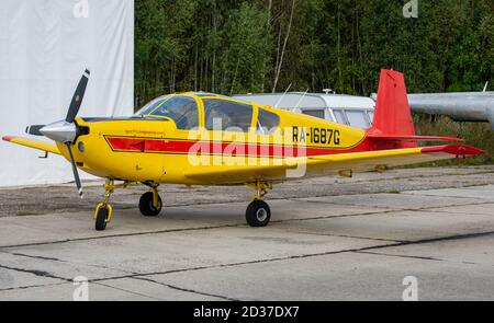 12. September 2020, Kaluga Region, Russland. IAR 823 Mehrzweck-Trainingsflugzeug auf dem Flugplatz Oreshkovo. Stockfoto