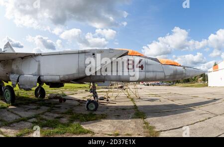 12. September 2020, Kaluga Region, Russland. Überschallabfangjäger und Aufklärungsflugzeug Mikoyan-Gurevich MiG-25 auf dem Flughafen Oreshkovo. Stockfoto