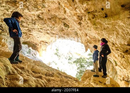 Cova de Sant Antoni, Cingle d’en Cladera, Castillo de Alaró, Alaró, Serra de Tramuntana, Mallorca, balearen, Spanien Stockfoto