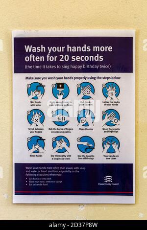 Essex County Council Coronavirus Zeichen über Händewaschen während der Covid-19 Pandemie (August 2020) in Cressing Temple Barns, Essex, Großbritannien. Stockfoto