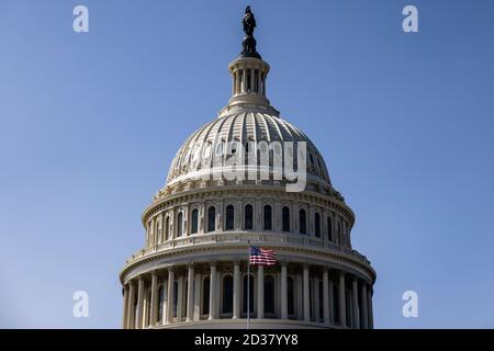 Washington, Vereinigte Staaten Von Amerika. Oktober 2020. Das Kapitol der Vereinigten Staaten wird am 7. Oktober 2020 in Washington, DC gesehen.Quelle: Samuel Corum/CNP Quelle: dpa/Alamy Live News Stockfoto
