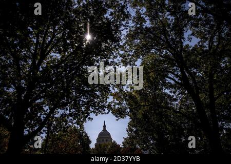 Washington, Vereinigte Staaten Von Amerika. Oktober 2020. Das Kapitol der Vereinigten Staaten wird am 7. Oktober 2020 in Washington, DC gesehen.Quelle: Samuel Corum/CNP Quelle: dpa/Alamy Live News Stockfoto