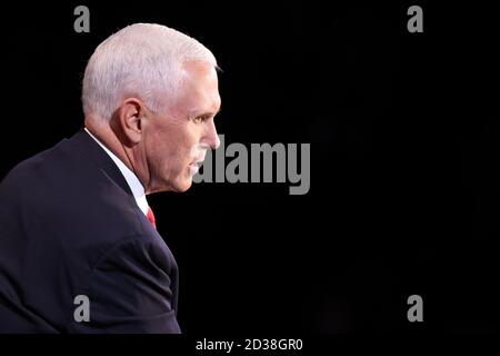 Salt Lake City, Usa. Oktober 2020. US-Vizepräsident Mike Pence nimmt am Mittwoch, den 7. Oktober 2020, an der US-Vizepräsidentschaftsdebatte mit Senator Kamala Harris, dem Kandidaten für den Demokratischen Vizepräsidenten, an der University of Utah in Salt Lake City, Utah, Teil. Der republikanische Vizepräsident Mike Pence und der Kandidat für den Vizepräsidenten der Demokraten, Sen. Kamala Harris, debattieren nur wenige Wochen vor der Wahl. Pool Foto von Justin Sullivan/UPI Kredit: UPI/Alamy Live Nachrichten Stockfoto