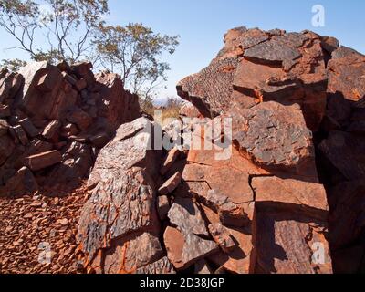 Ironstone cairns auf Mt Bruce (Punurrunha), 1235m, in der Hamersley Range, Karijini National Park, Western Australia. Stockfoto