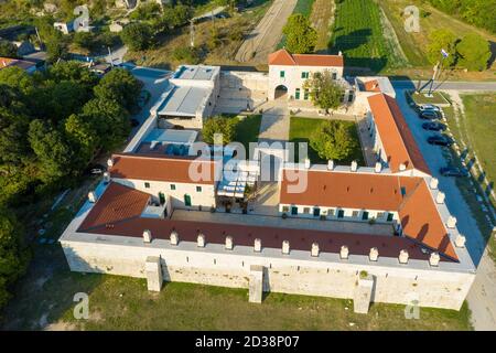 Luftaufnahme von Maskovica Han, dem osmanischen Denkmal in Kroatien Stockfoto