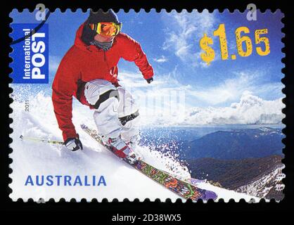 Australien - ca. 2011: eine stornierte Briefmarke aus Australien, Skifahren in Australien, im Jahr 2011 herausgegeben. Stockfoto