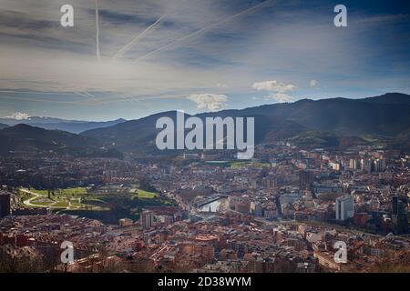 Panoramablick auf Bilbao Stadt vom Berg Artxanda, Spanien Stockfoto