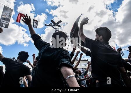 Istanbul, Türkei. September 2018. Pakistanische schiitische Muslime schlagen ihre Brust während der Ashura Prozession in Halkal? Platz.Aschura ist einer der wichtigsten Feiertage für schiitische Muslime und eine Zeit der Trauer um den Mord an dem Enkel des Propheten Muhammad Imam Hussein im siebten Jahrhundert ist der 10. Tag des Monats Muharram. Quelle: Retsul Kaboglu/SOPA Images/ZUMA Wire/Alamy Live News Stockfoto