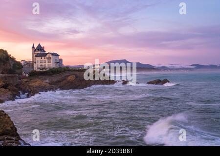 Biarritz in Frankreich, Panorama der Küste, mit der Villa Belza Stockfoto