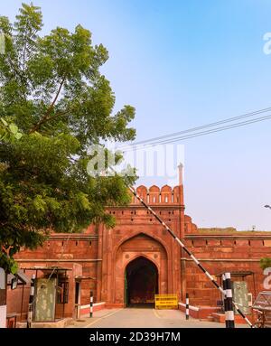 Die Redstone-Mauer der historischen Festung, Red Fort von Delhi in Indien. Stockfoto