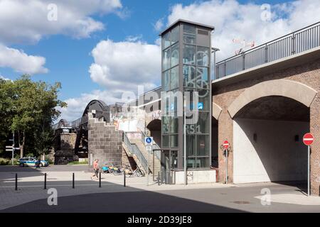 Radlift zum Ruhrradweg RS1, hier an der Ruhr-Brücke Mulheim Stockfoto