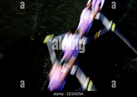 Rudern Acht im Head of the River Rennen auf der Themse in Hammersmith, London, Großbritannien Stockfoto