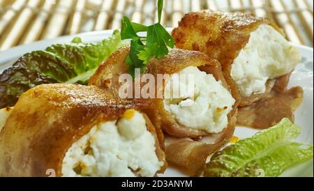 Halloumi Bacon Rolls, Food Middle Est, Rezept ist nur für nicht-Muslime Stockfoto