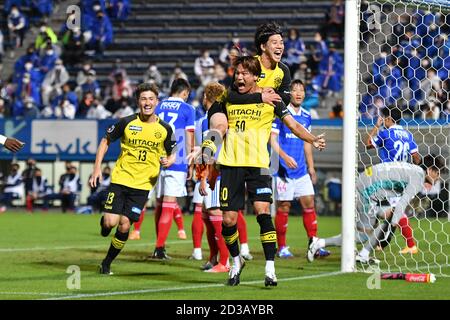 Tatsuya Yamashita (50) von Kashiwa Reysol feiert mit seinen Teamkollegen nach dem Tor zum Eröffnungstreffer während des J. League YBC Levain Cup Halbfinale Fußballspiel zwischen Yokohama F. Marinos 0-1 Kashiwa Reysol im NHK Spring Mitsuzawa Football Stadium am 7. Oktober 2020 in Yokohama, Kanagawa, Japan. Quelle: AFLO/Alamy Live News Stockfoto