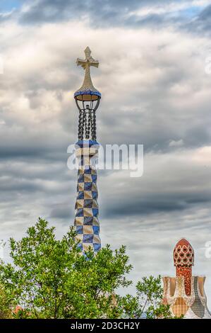 Moderne Architektur am Eingang Pavillions der Park Güell, Barcelona, Katalonien, Spanien Stockfoto