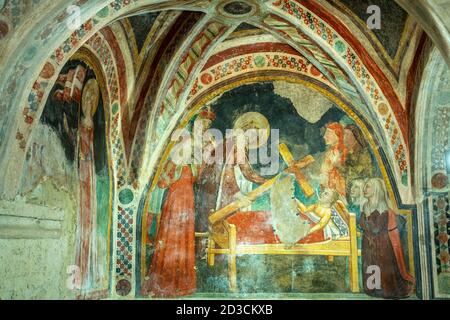 Campli, Provinz Teramo, Abruzzen, Italien. Mittelalterliche Krypta des zwölften Jahrhunderts in der Kathedrale Santa Maria in Platea Stockfoto