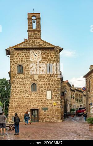 Das Archivgebäude auf dem Pretorio Platz. Sovana, Grosseto, Toskana, Italien, Europa Stockfoto