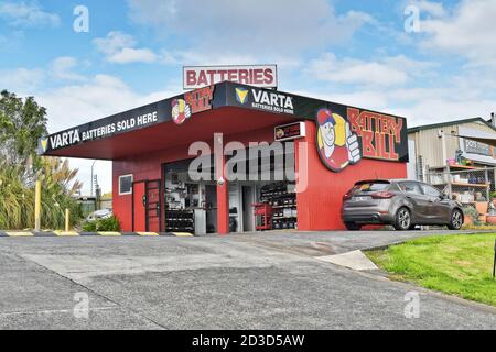 AUCKLAND, NEUSEELAND - 02. Apr 2019: Auckland / Neuseeland - 2. April 2019: VARTA Batteries Drive-in Service Shed Stockfoto