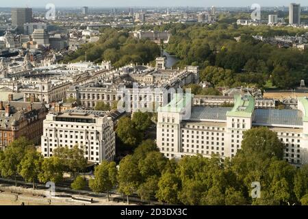 Verteidigungsministerium, Metropolitan Police New Scotland Yard, Foreign, Commonwealth and Development Office, Whitehall Stockfoto