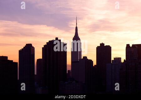 Skyline von Gebäuden in Midtown Manhattan, New York City, NY, Vereinigte Staaten Stockfoto