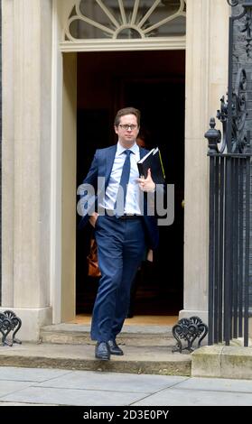Alex Burghart MP (Parlamentarischer Privatsekretär von Premierminister Boris Johnson) verlässt 10 Downing Street, 7. Oktober 2020 Stockfoto