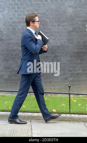 Alex Burghart MP (Parlamentarischer Privatsekretär von Premierminister Boris Johnson) verlässt 10 Downing Street, 7. Oktober 2020 Stockfoto