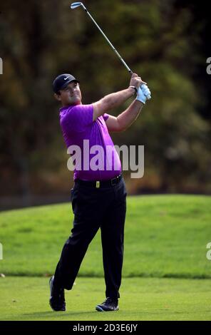 Der US-Amerikaner Patrick Reed in Aktion am ersten Tag für die BMW PGA Championship im Wentworth Club, Virginia Water. Stockfoto