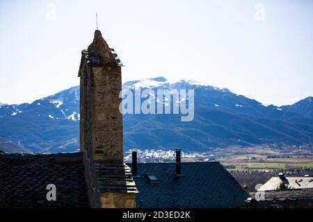 Glockenturm zum Dorf Bolvir, Cerdanya. Stockfoto