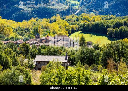 Das Dorf Travesseres, Cerdanya. Stockfoto