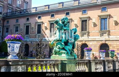 Engelskulptur als Dekoration auf der Balustrade des Königspalastes. Stockholm, Schweden Stockfoto