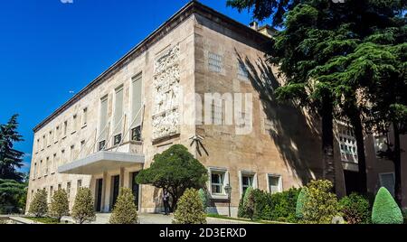 Ministerrat (Büro des Premierministers) auf dem Boulevard Bulevardi Deshmoret e Kombit. Tirana, Albanien Stockfoto