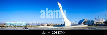 Olympic Flame Bowl auf Medals Plaza. Sotschi, Russland Stockfoto