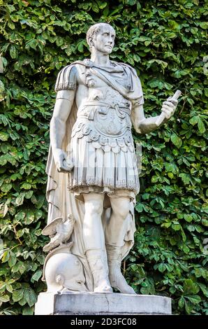 Statue von Gaius Julius Caesar, römischer Kaiser, im Jardin des Tuileries. Paris, Frankreich Stockfoto