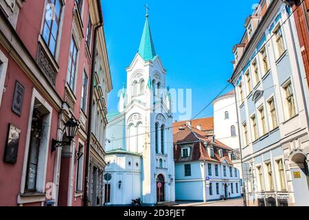 Die Kirche unserer Lieben Frau von Leiden. Straße der Altstadt. Riga, Lettland Stockfoto