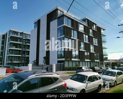 AUCKLAND, NEUSEELAND - 18. Apr 2019: Auckland / Neuseeland - 18 2019. April: Blick auf Wohnung und Bürogebäude 10-12 St Marks Road, Remuera Stockfoto